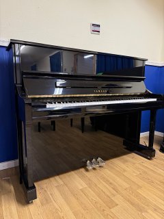 Yamaha, YU11, full front view in the showroom
