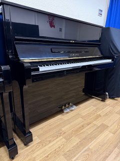 Yamaha, U1, full front view in the showroom
