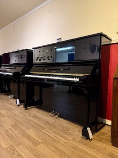 Yamaha, U30BL, 47629xx, full front view in the showroom