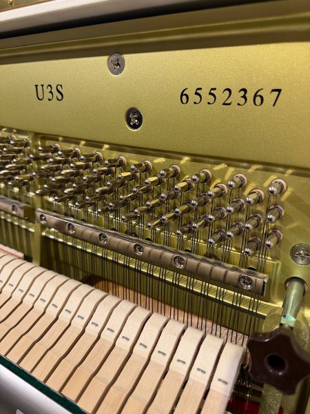 Yamaha, U3S, model mark and serial number 6552367 inside the piano