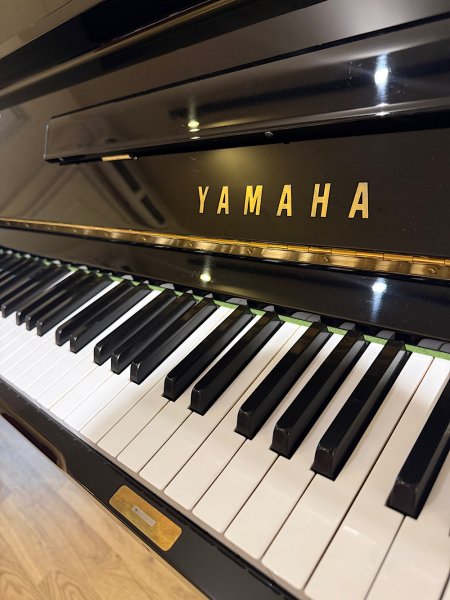 Yamaha, U3, 4062468, Yamaha logo and keyboard close-up