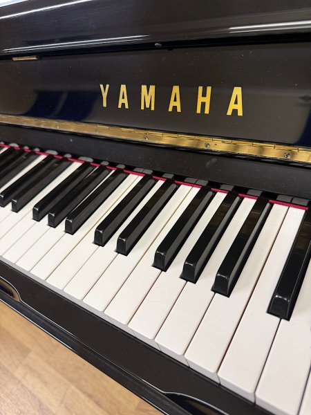 Yamaha, U10A, 50728xx, Yamaha logo and keyboard close-up