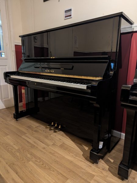 Yamaha, U3, full front view in showroom